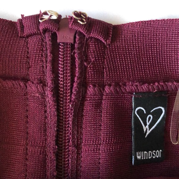 Women’s size medium Windsor wine color mini skirt - Picture 6 of 11